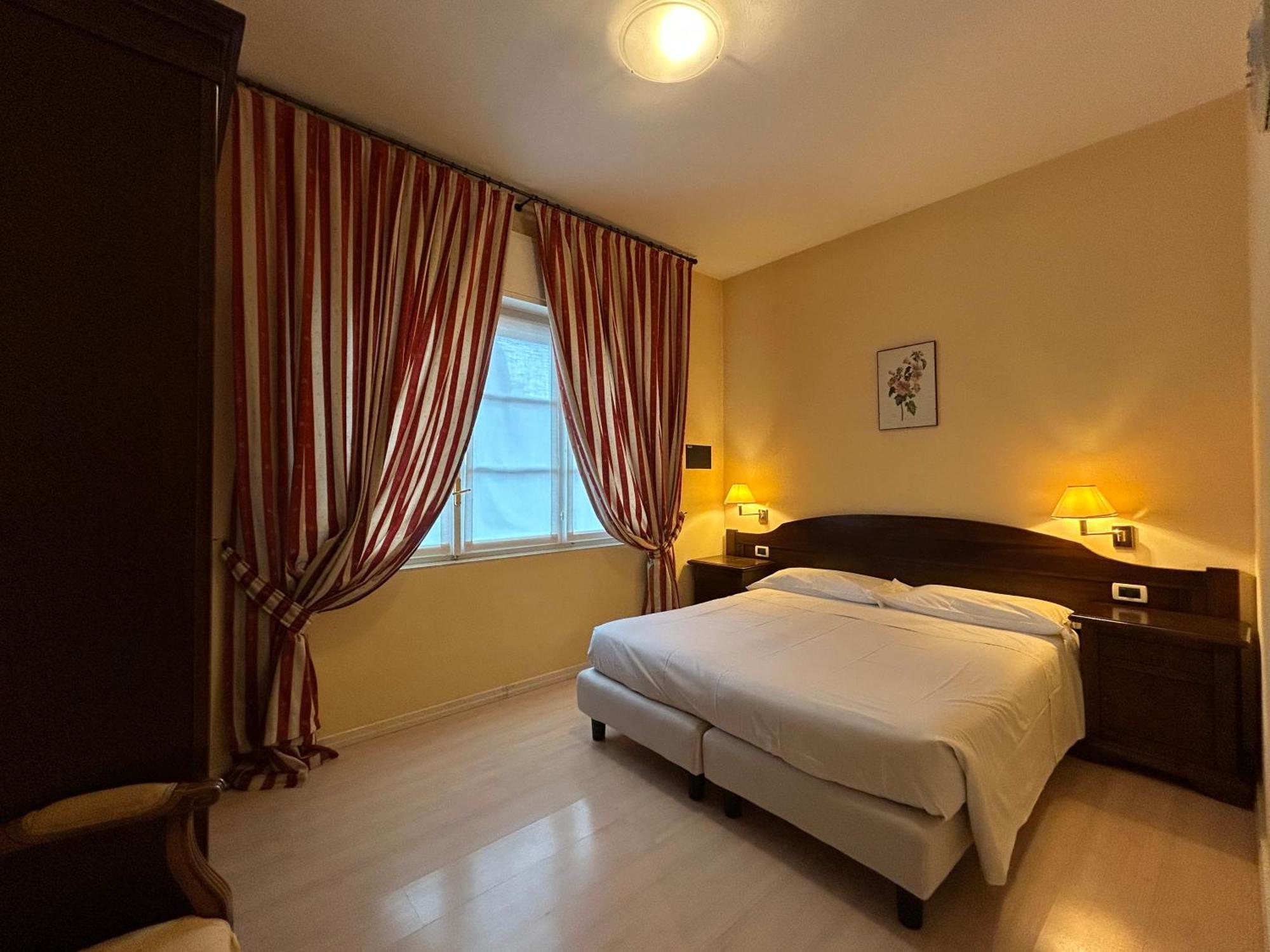 Residenza Dei Fiori Aparthotel Cannero Riviera Exteriör bild